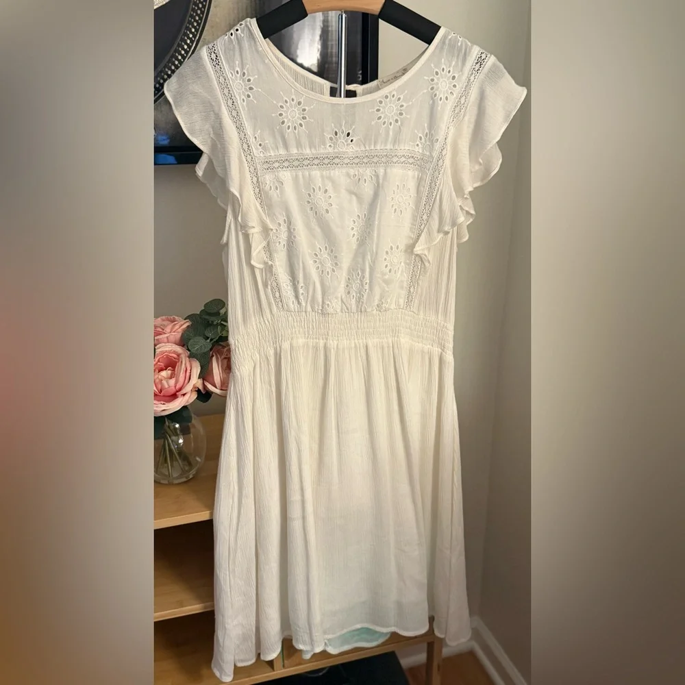 Hem & Thread White Flutter Dress Size Large - Picture 2 of 5